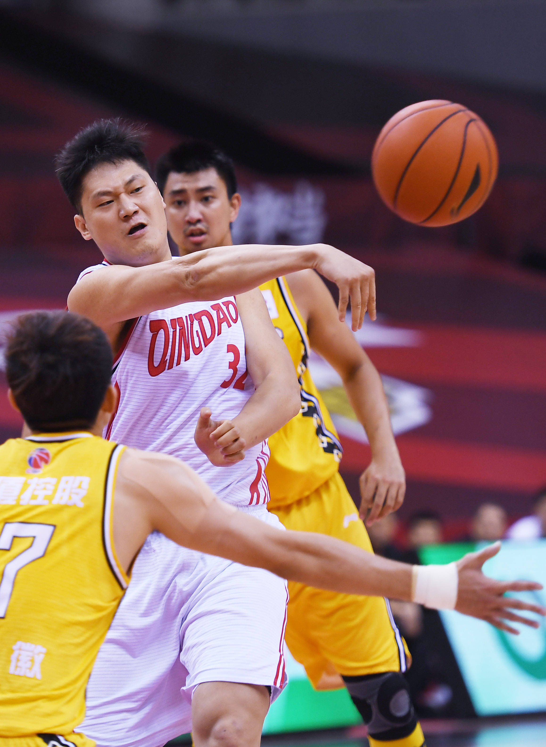 包含清晨CBA季后赛传出新动向；亚特兰大刷新队史纪录；管理层表态：气氛紧张；资深球员宣示担当的词条-金年会平台